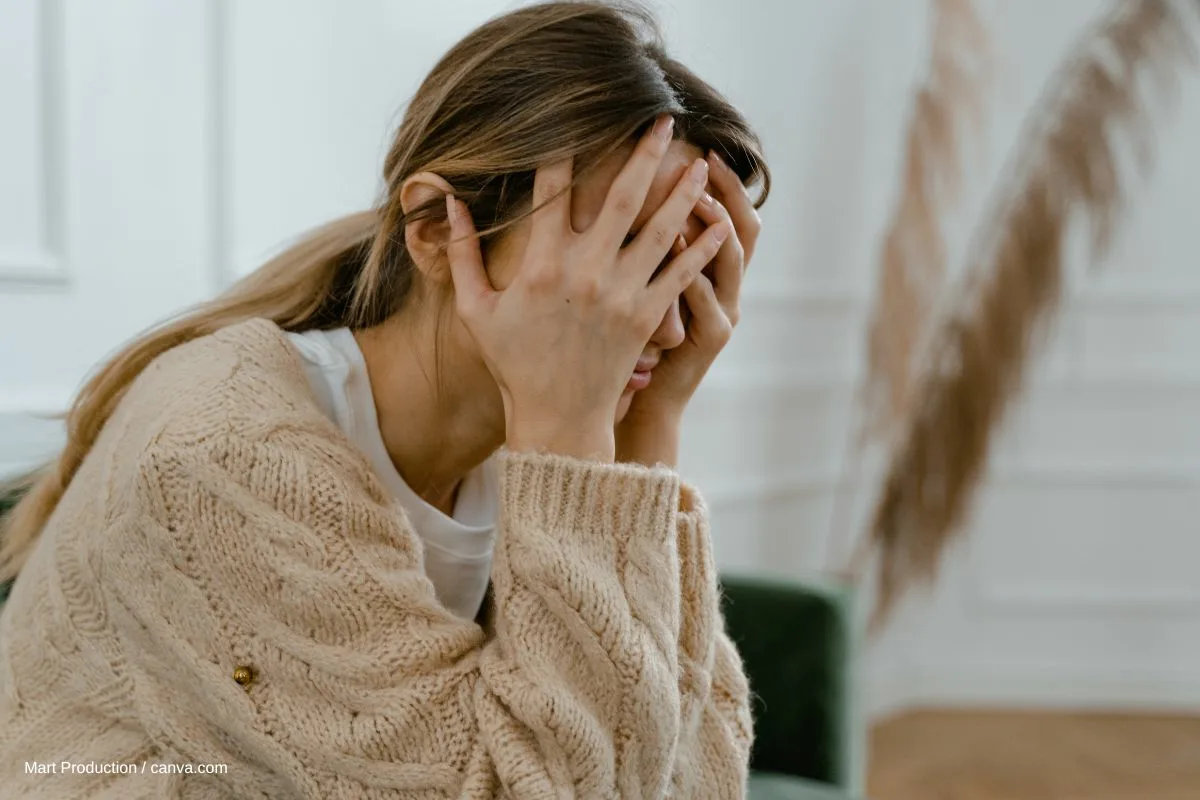 Co podle psychologie znamená neustálé prohlížení nehtů?