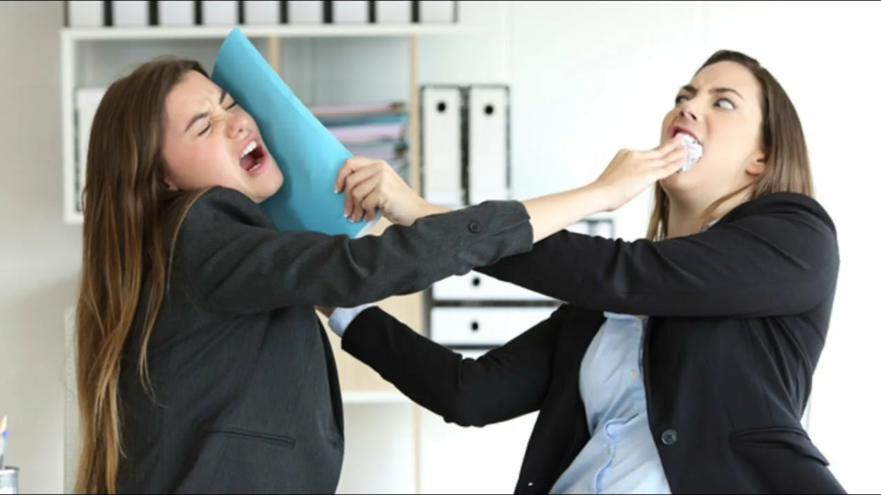 Co říká psychologie o lidech, kteří neustále přerušují rozhovor