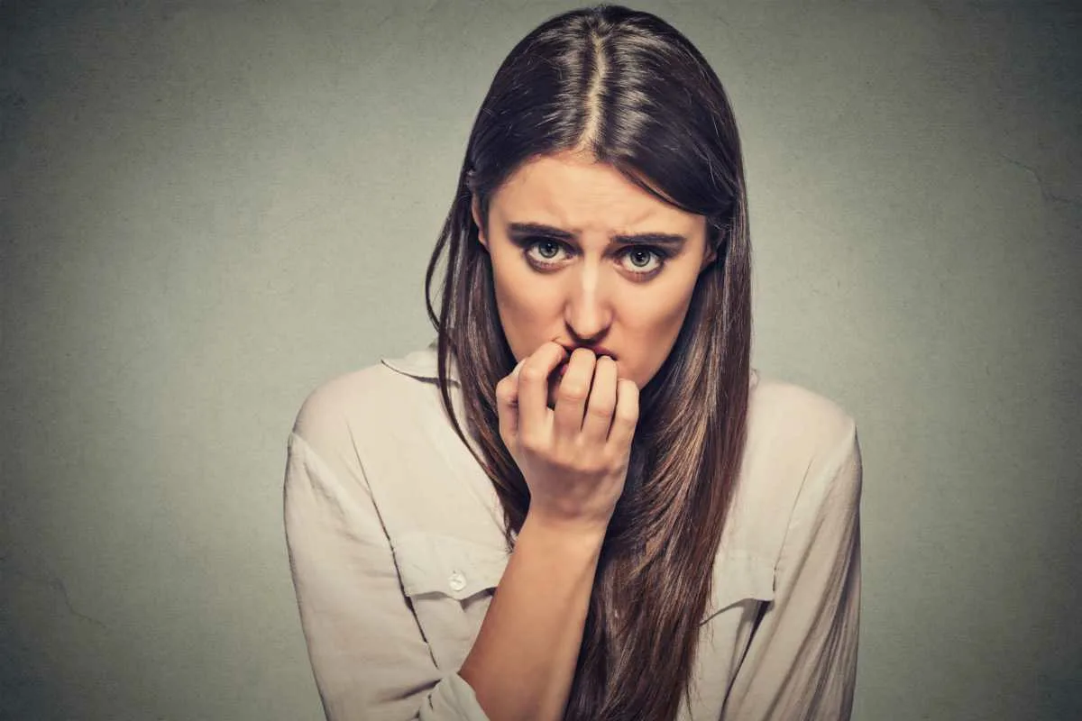 Co znamená odvrátit pohled, když s někým mluvíte? Psychologie vysvětluje