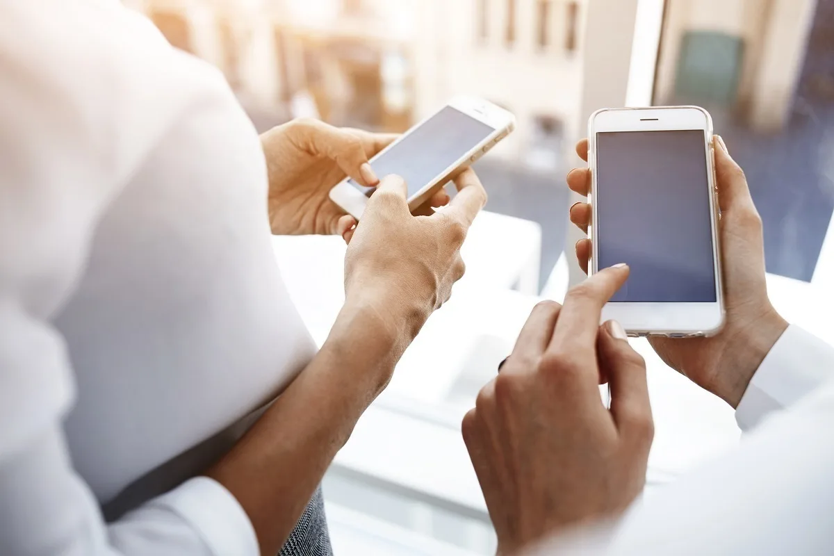 Co znamená neustále se dívat na mobilní telefon z psychologického hlediska?