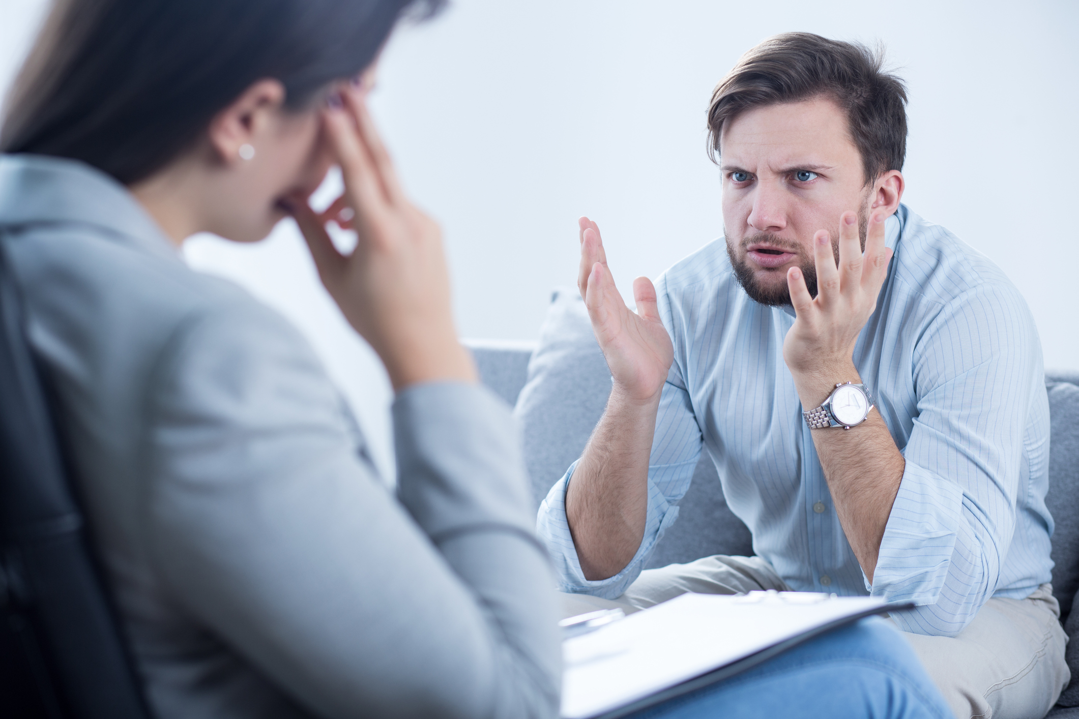 Co to znamená, když se s vámi člověk neustále hádá; podle psychologie
