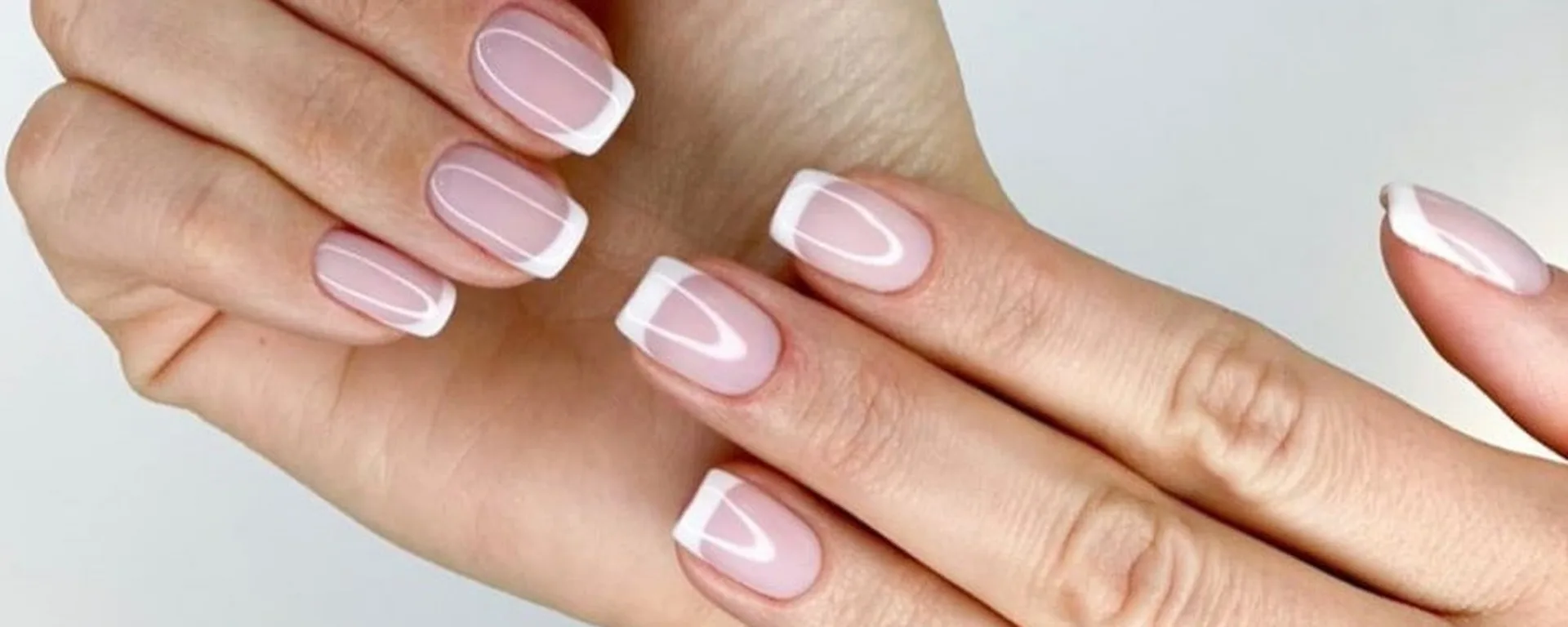 Nail Art: 6 elegantních a nadčasových vzorů francouzské manikúry pro každou slavnostní příležitost