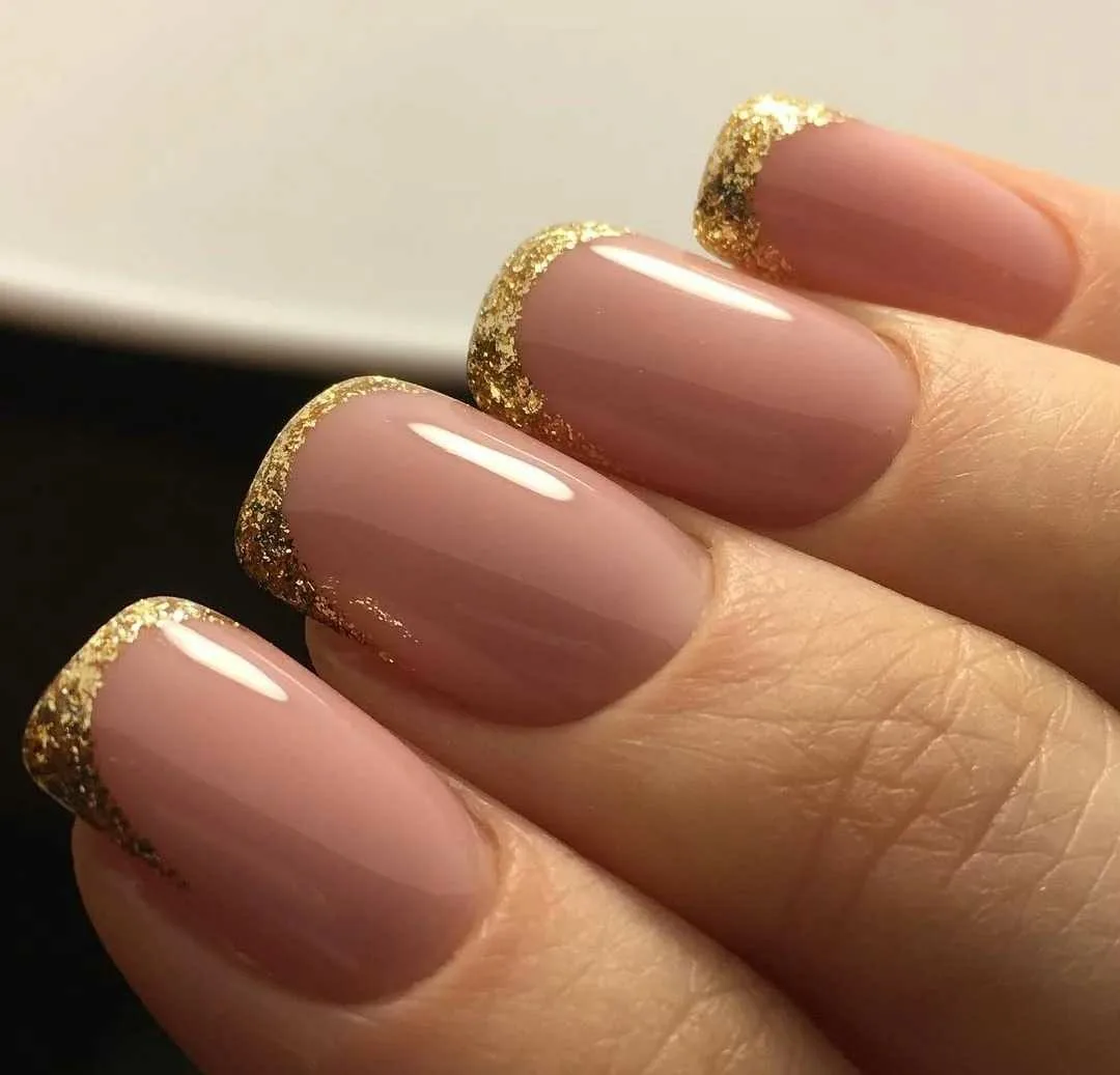 Nail Art: 6 elegantních a nadčasových vzorů francouzské manikúry pro každou slavnostní příležitost